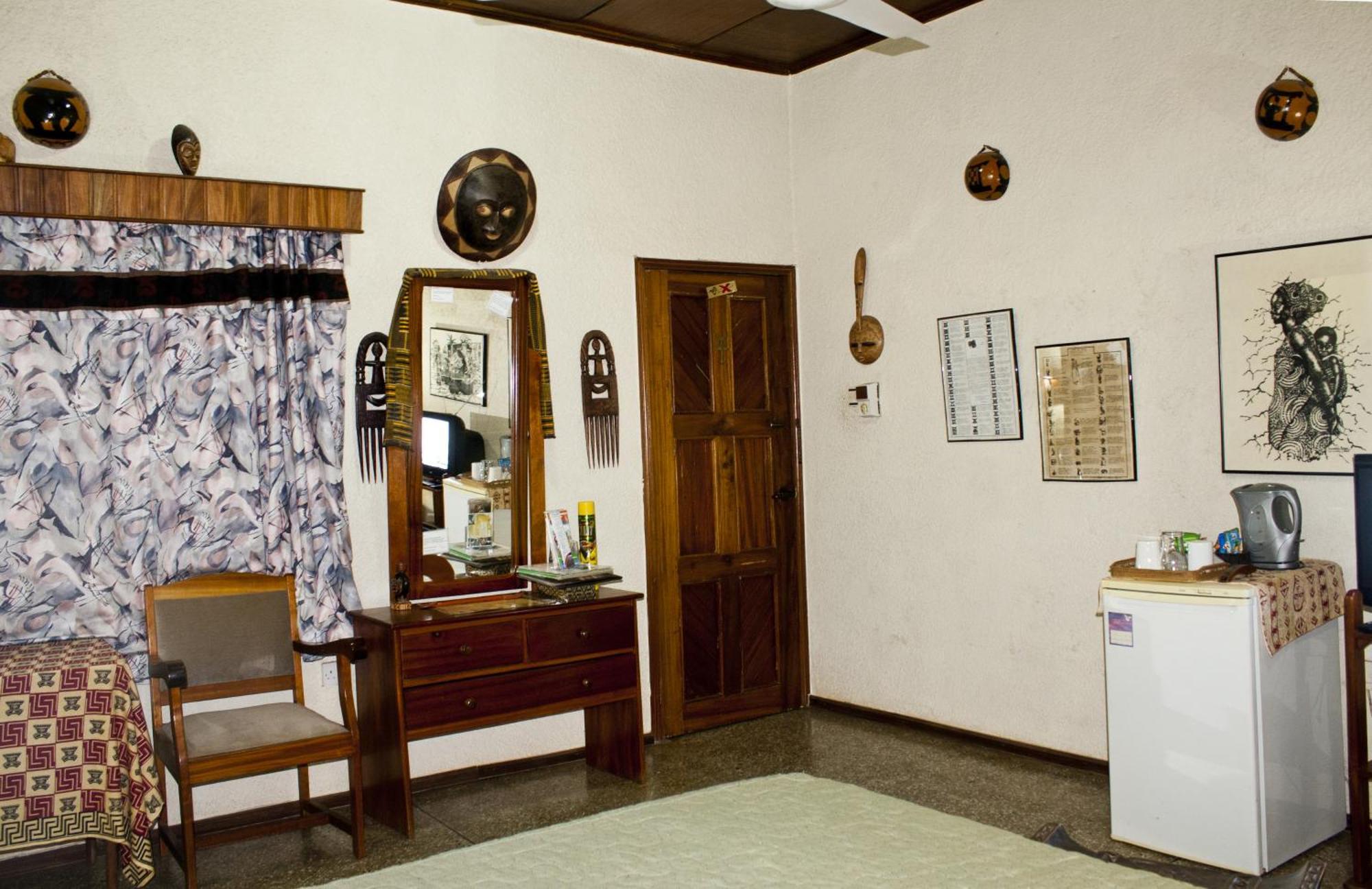 Four Villages Inn Кумаси Экстерьер фото
